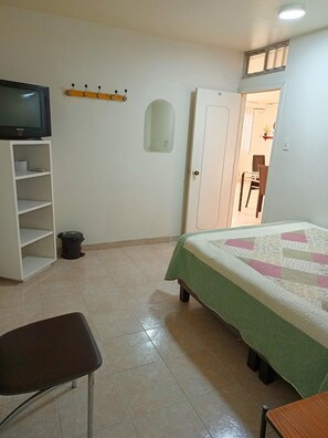 9 makuuhuonetta, silitysrauta/-lauta, ilmainen Wi-Fi, vuodevaatteet