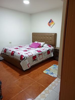 9 bedrooms, iron/ironing board, free WiFi, bed sheets - La tía Family Lodging (Bogotá)