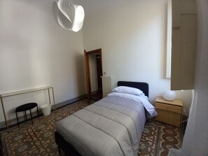 2 slaapkamers, een strijkplank/strijkijzer, gratis wifi, beddengoed