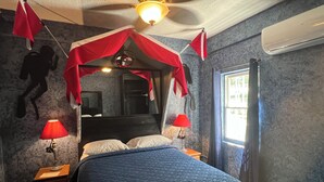 A bedroom with a bed, two bedside lamps, a ceiling fan, and a window with curtains. - DIVING ROOM - Close to Beach - One Bedroom Suite (San Pedro)