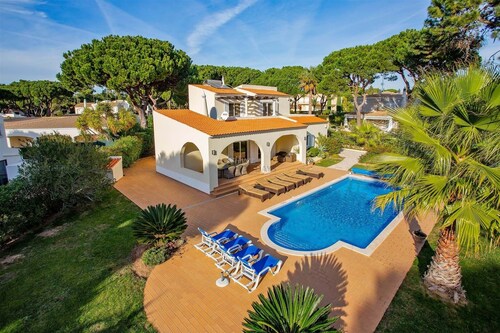 Magnificent villa 10 minutes from the sea