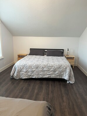 2 bedrooms, desk, iron/ironing board, free WiFi