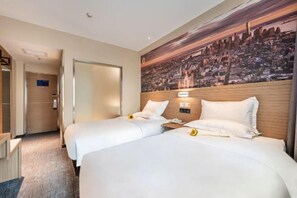 A hotel room with two beds, a cityscape mural on the wall, and a wooden headboard. - Super 8 Collection Hotel (Lanzhou Railway Station Hongxingxiang Subway Station) (Lanzhou)