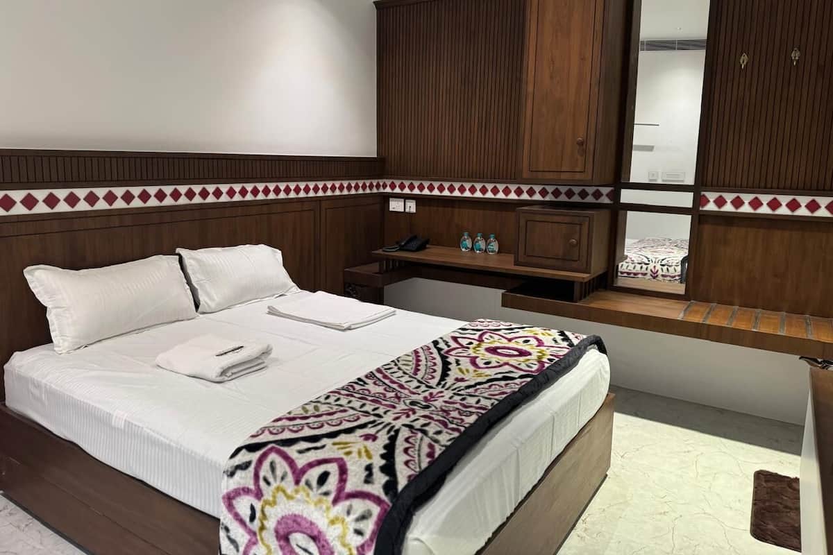 Classic Double Room | 1 bedroom, desk, free WiFi