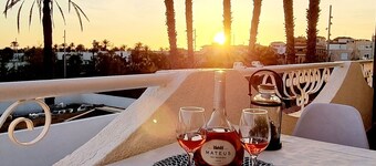 Luxury apartment with swimming pool and ocean view