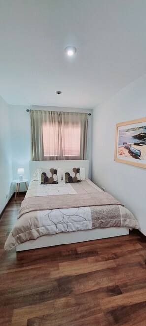 1 soverom, strykejern/-brett, wi-fi (inkludert) og sengetøy