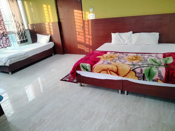 Deluxe Triple Room | Free WiFi - Hotel Oasis Palace  (Islampur)