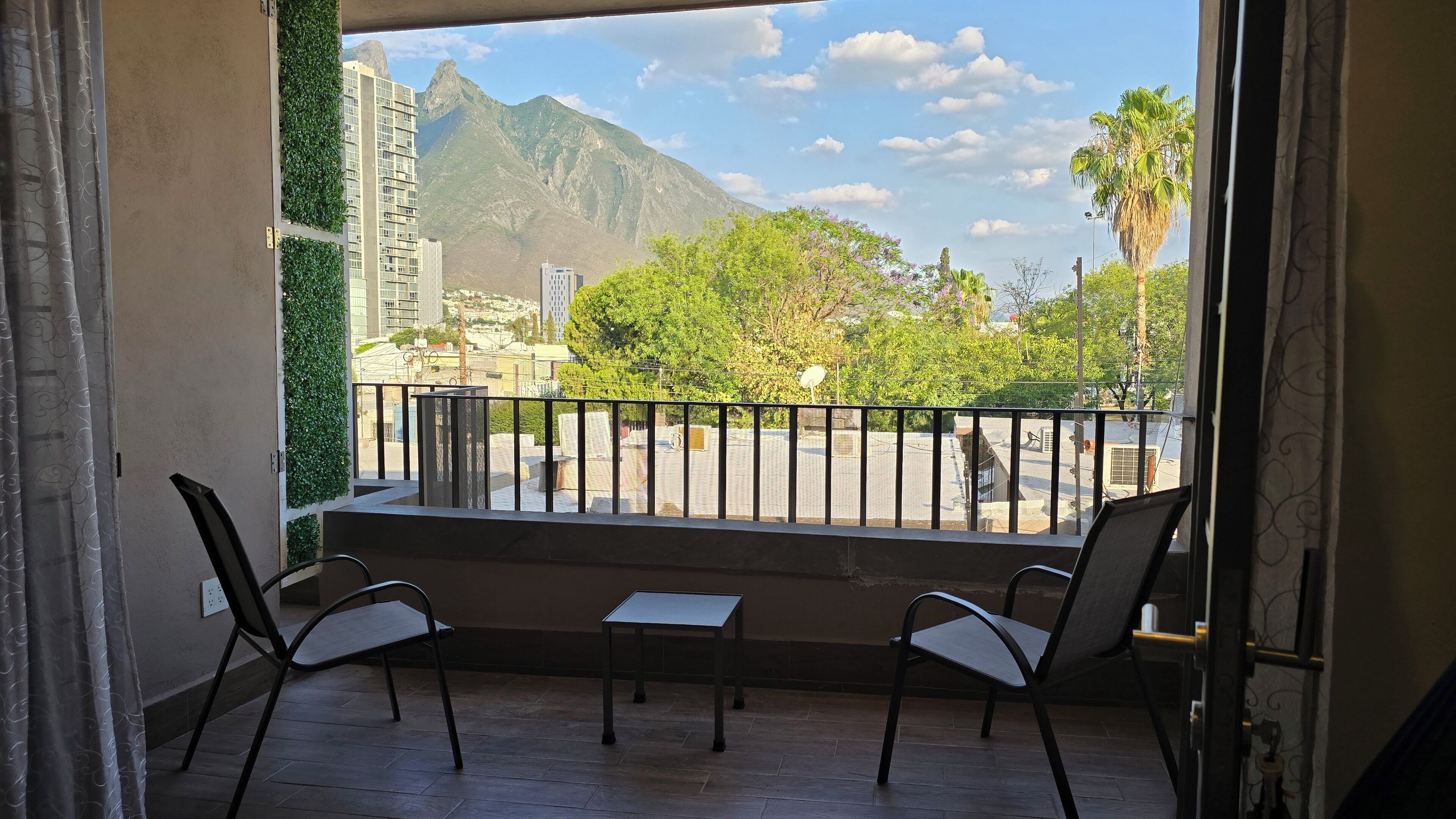 Căn hộ Executive, quang cảnh đồi núi | Hiên