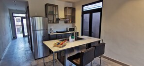 Căn hộ tiện nghi đơn giản, quang cảnh đồi núi | Bếp riêng | Dụng cụ pha cà phê/trà