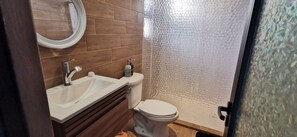 Apartemen Comfort, pemandangan bukit | Kamar mandi