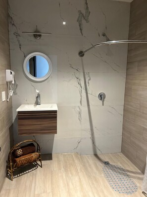 Apartamento ejecutivo, vistas a la colina | Baño