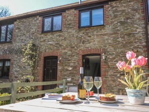 Outdoor dining - Tinkers Cottage (Kingsbridge)
