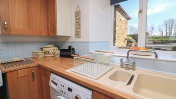 Dishwasher, cookware/dishes/utensils