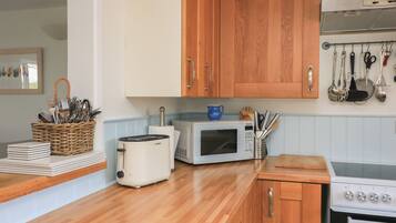 Dishwasher, cookware/dishes/utensils