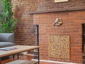 Interior - Shadyside/Pittsburgh, Modern & Cozy 1 Bedroom with Free Parking (Pittsburgh)