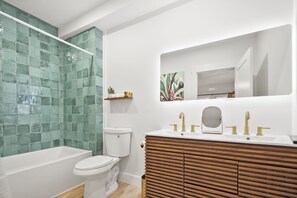 Shower, hair dryer, towels, soap - The May House - Heated Pool - Historic Downtown (St. Augustine)