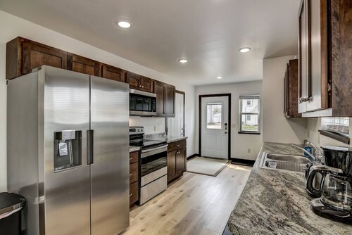 Franklin House. Minutes from Downtown Eau Claire