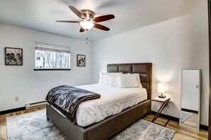 2 chambres, fer et planche à repasser, Wi-Fi, draps fournis