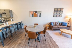 Interior - 1br Apartment/Downtown/UWEC/Hospital/Clinic (Eau Claire)