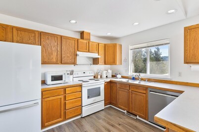 3-bedroom cozy getaway home