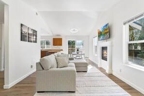 スマートテレビ、暖炉