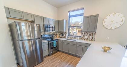 Luxury Downtown EC Apartment 2BR