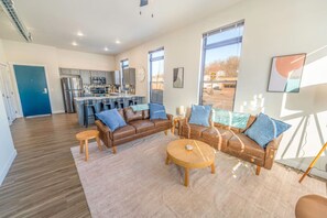 TV - Luxury Downtown EC Apartment 2BR (Eau Claire)