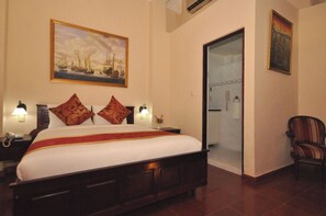 6 soverom, safe på rommet, skrivebord og strykejern/-brett