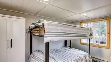 2 bedrooms, WiFi, bed sheets