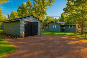 Exterior - Lake Holcombe Waterfront Escape (Holcombe)