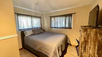 3 bedrooms, travel cot, WiFi, bed sheets