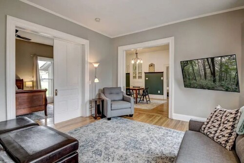 Downtown Retreat Near Mayo &UWEC