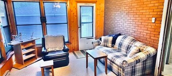 Eau Claire’s south side, Sunroom, 3BR,4 beds, 1BA