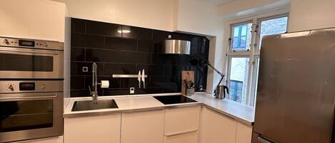 Fridge, microwave, oven, dishwasher