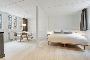 Bügeleisen/Bügelbrett, WLAN, Bettwäsche