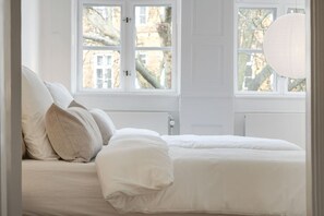 4 quartos, ferros/tábuas de passar roupa, Wi-Fi, roupa de cama