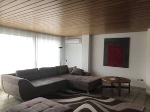 Living area - PentArtHouse Apartment (Burscheid)