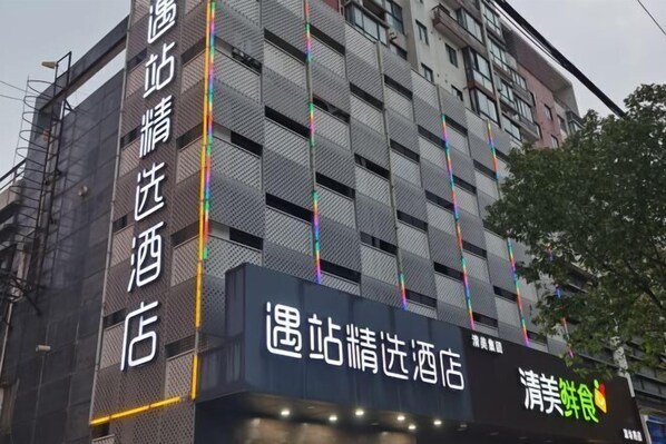 المنشأة من الخارج