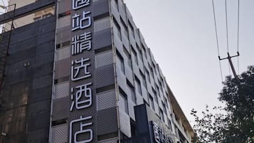 A building with a sign indicating a hotel.