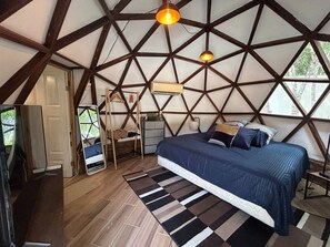 5 chambres, fer et planche à repasser, Wi-Fi, draps fournis
