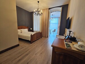 In-room safe, blackout curtains, soundproofing, iron/ironing board - Old Avenue Hotel (Gyumri)