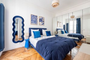 3 chambres, bureau, fer et planche à repasser, lit parapluie