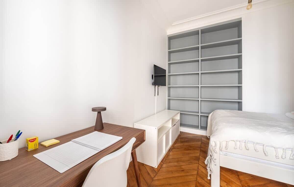 3 bedrooms, iron/ironing board, travel crib, WiFi (free)