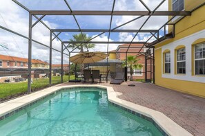 A heated pool - Beautiful 4 Bedroom Pool Home Near Disney (Kissimmee)