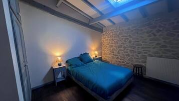 4 quartos, ferros/tábuas de passar roupa, Wi-Fi, roupa de cama
