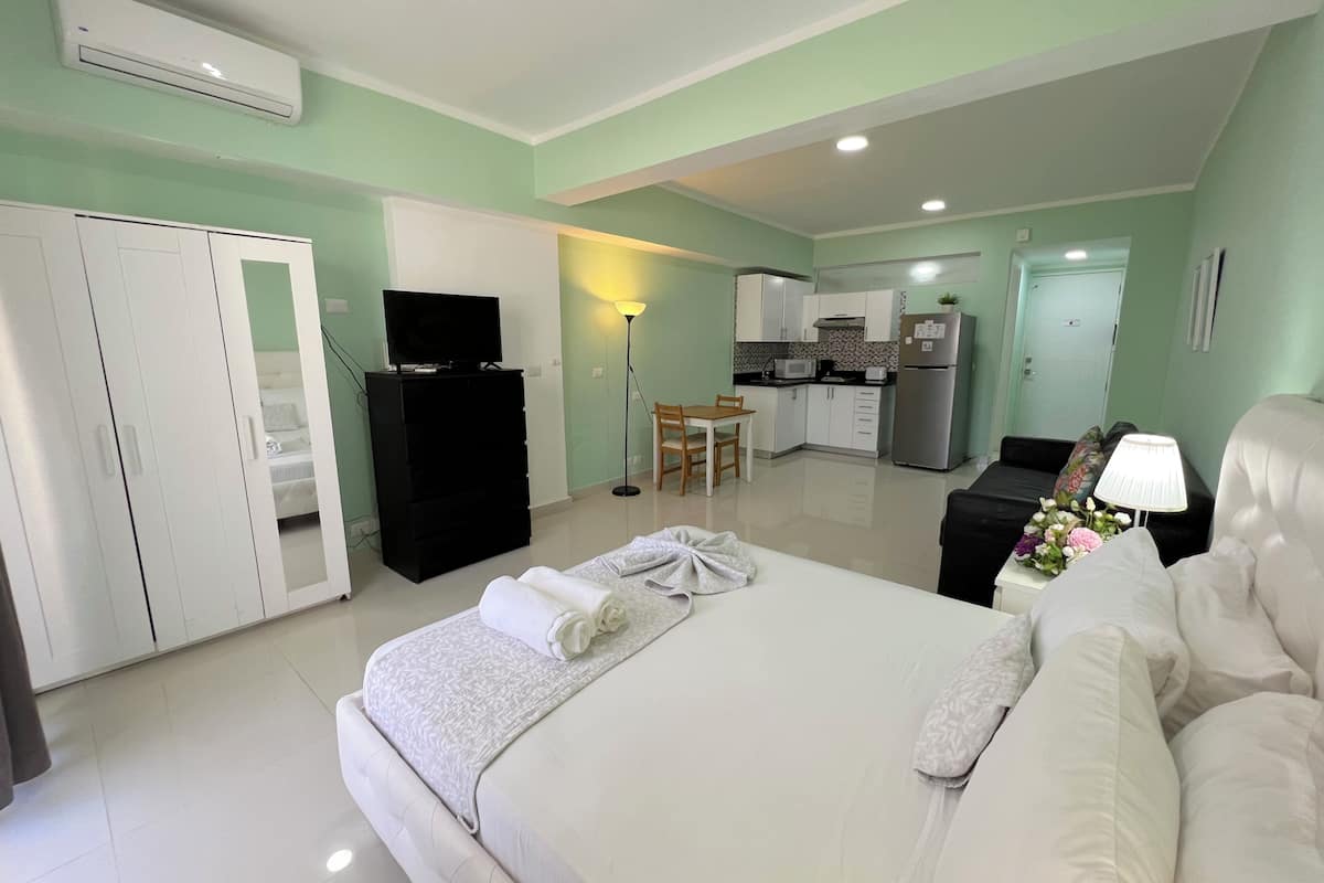 Studio Suite, ban công, quang cảnh thành phố | 1 phòng ngủ, két bảo mật tại phòng, màn/rèm cản sáng