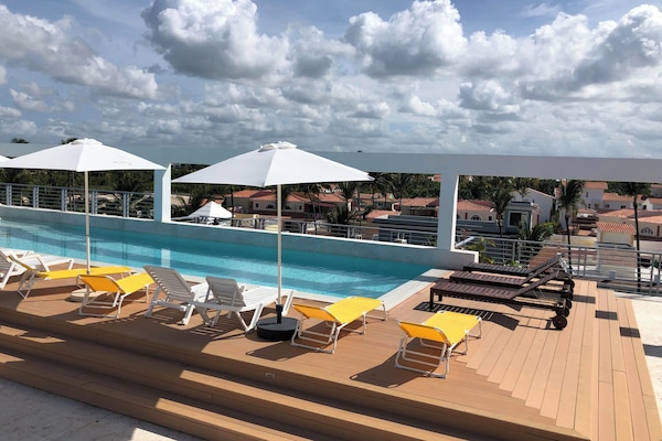 Rooftop pool