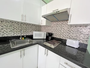 Studio Suite, Balcony, City View | Private kitchen | Full-sized fridge, microwave, stovetop, cookware/dishes/utensils