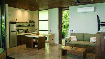 Réfrigérateur, four, cafetiÚre/bouilloire