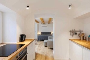 Oven, stovetop, coffee/tea maker